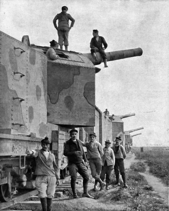 Framed Print : Les Canonniers Marins; Des cuirasses sur rails: un train blinde arme de canons de 190, 1918. Creator: Unknown Framed Print : Les Canonniers Marins; Des cuirasses sur rails: un train blinde arme de canons de 190, 1918. Creator: Unknown