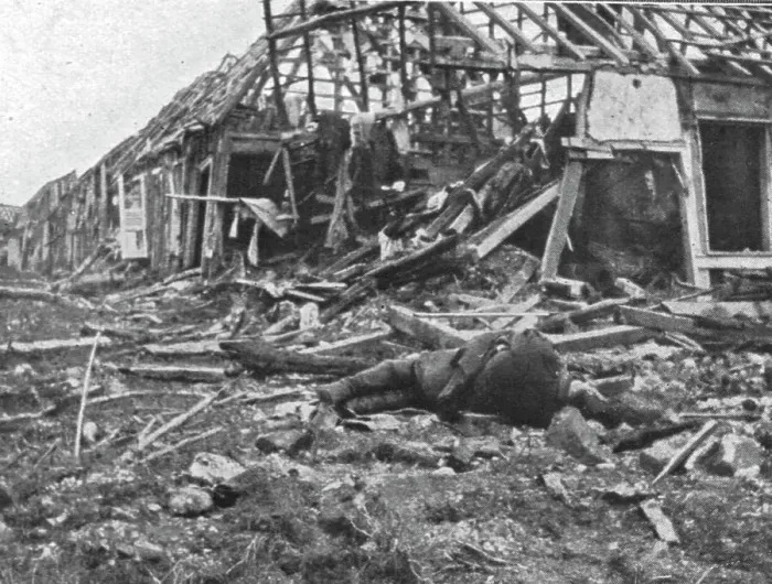 Framed Print : Les combats au Nord de la Somme; Dans les ruines de Curlu, 1916. Creator: Unknown Framed Print : Les combats au Nord de la Somme; Dans les ruines de Curlu, 1916. Creator: Unknown