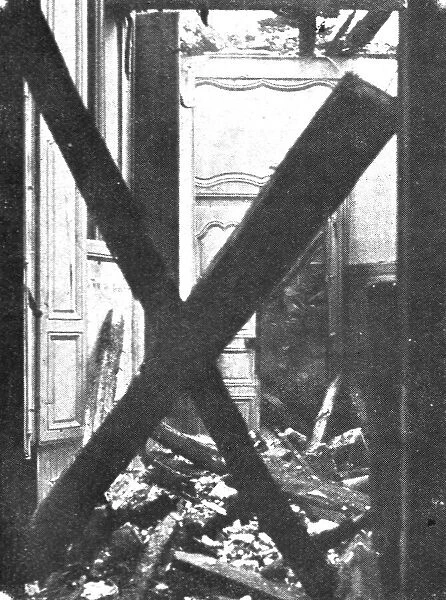 Les Combats Devant Soissons; L'interieur du Palais, 1915. Creator: Unknown