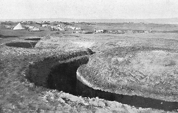 Les defenses de Salonique inspectees par le general Sarrail; une des lignes de tranchees... 1916. Creator: Hubert Jacques