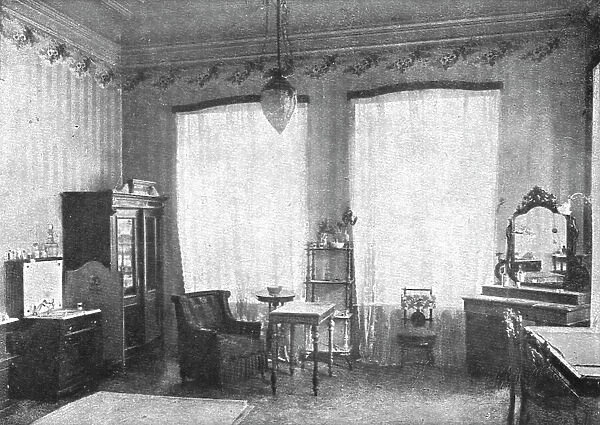 Les derniers jours des Romanof; A la maison Ipatief; chambre du tsar, de l'imperatrice... 1917. Creator: Unknown
