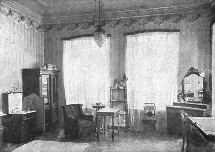 Framed Print : Les derniers jours des Romanof; A la maison Ipatief; chambre du tsar, de l'imperatrice... 1917. Creator: Unknown Framed Print : Les derniers jours des Romanof; A la maison Ipatief; chambre du tsar, de l'imperatrice... 1917. Creator: Unknown