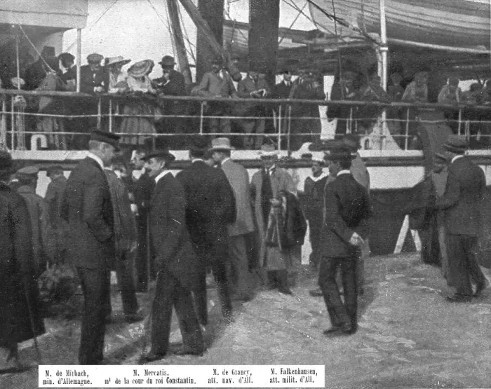 Framed Print : Les evenements d'orient; le 22 novembre 1916, les representants de puissances ennemies en Grece, qu Creator: Unknown Framed Print : Les evenements d'orient; le 22 novembre 1916, les representants de puissances ennemies en Grece, qu Creator: Unknown