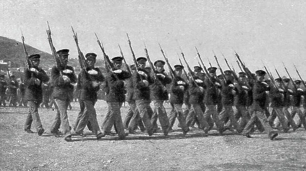 Les Evenements de Grece; L'armee d'Athenes: un regiment portant la casquette allemande... 1917. Creator: Unknown