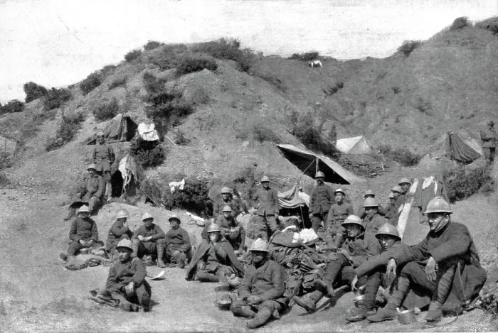 Framed Print : Les Evenements de Grece; L'armee nationale hellene: soldats venizelistes du front d'Orient...1917. Creator: Unknown Framed Print : Les Evenements de Grece; L'armee nationale hellene: soldats venizelistes du front d'Orient...1917. Creator: Unknown
