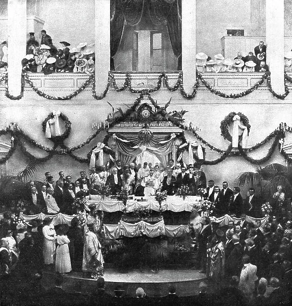 Les Evenements de Grece; Le 4 aout 1917, apres avoir prete serment sur l'Evangile, le roi... 1917. Creator: Unknown