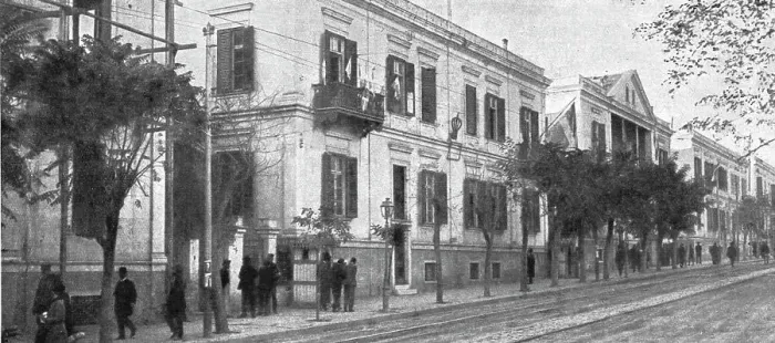 Framed Print : Les evenements de Grece; le siege du gouvernement de la Defense nationale, a Salonique, 1916. Creator: Unknown Framed Print : Les evenements de Grece; le siege du gouvernement de la Defense nationale, a Salonique, 1916. Creator: Unknown