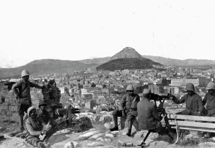 Framed Print : Les Evenements de Grece; Les 27 et 28 juin, sur l'Acropole: canon de montagne et mitrailleuse en po Creator: Unknown Framed Print : Les Evenements de Grece; Les 27 et 28 juin, sur l'Acropole: canon de montagne et mitrailleuse en po Creator: Unknown