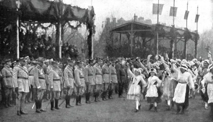 Framed Print : Les fetes du 8 decembre 1918 a Metz; Le defile des jeunes Lorraines devant les tribunes... 1918. Creator: Unknown Framed Print : Les fetes du 8 decembre 1918 a Metz; Le defile des jeunes Lorraines devant les tribunes... 1918. Creator: Unknown