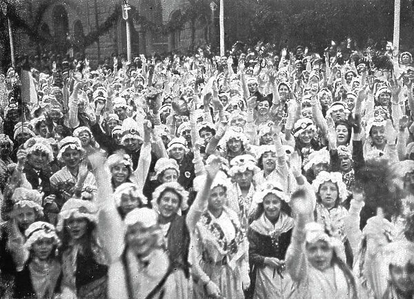 Les fetes du 8 decembre 1918 a Metz; Les saluts et les vivats au president de la Repub... 1918. Creator: Unknown