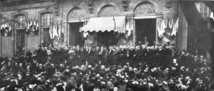 Framed Print : Les fetes du 9 decembre 1918 a Strasbourg; au perron de l'Hotel de Ville, M Poincare... 1918. Creator: Unknown Framed Print : Les fetes du 9 decembre 1918 a Strasbourg; au perron de l'Hotel de Ville, M Poincare... 1918. Creator: Unknown
