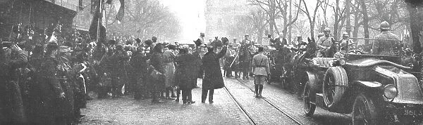 Les fetes du 9 decembre 1918 a Strasbourg; Le President acclame au depart de l'Hotel de Ville, 1918 Creator: Unknown