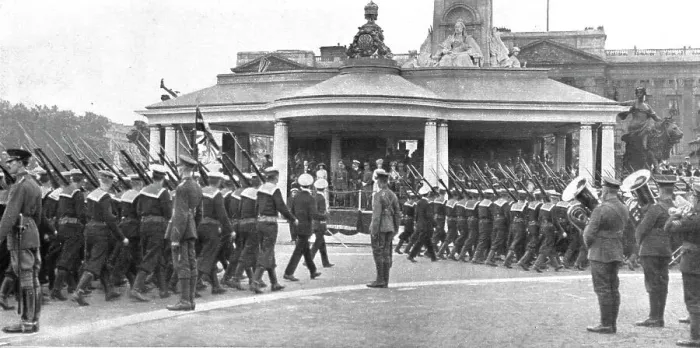 Framed Print : Les fetes de la victoire a Londres; le defile des Bluejackets devant la tribune royale... 1919. Creator: Excelsior Photo. Les fetes de la victoire a Londres; le defile des Bluejackets devant la tribune royale... 1919 Framed Print : Les fetes de la victoire a Londres; le defile des Bluejackets devant la tribune royale... 1919. Creator: Excelsior Photo. Les fetes de la victoire a Londres; le defile des Bluejackets devant la tribune royale... 1919