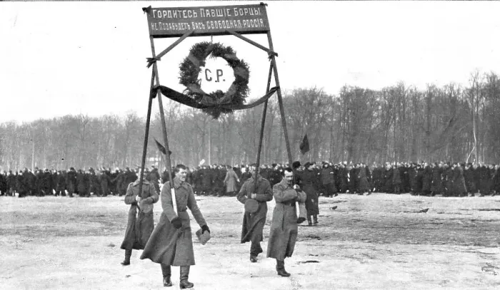 Framed Print : Les Funerailles des Morts de la Revolution; Un hommage de l'armee revolutionnaire... 1917. Creator: Unknown