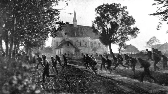 Framed Print : Les Fuyards; La panique: soldats russes fuyant eperdument a travers un village apres... 1917. Creator: Unknown