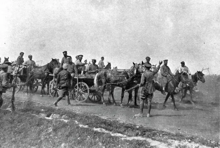 Framed Print : Les Fuyards; Officiers russes et anglais des automobiles blindees arretant un convoi de... 1917. Creator: Unknown Framed Print : Les Fuyards; Officiers russes et anglais des automobiles blindees arretant un convoi de... 1917. Creator: Unknown