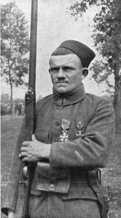 Framed Print : Les heros de la Somme; le sergent Emile Varin, du 1e zouaves, 1916. Creator: Unknown Framed Print : Les heros de la Somme; le sergent Emile Varin, du 1e zouaves, 1916. Creator: Unknown