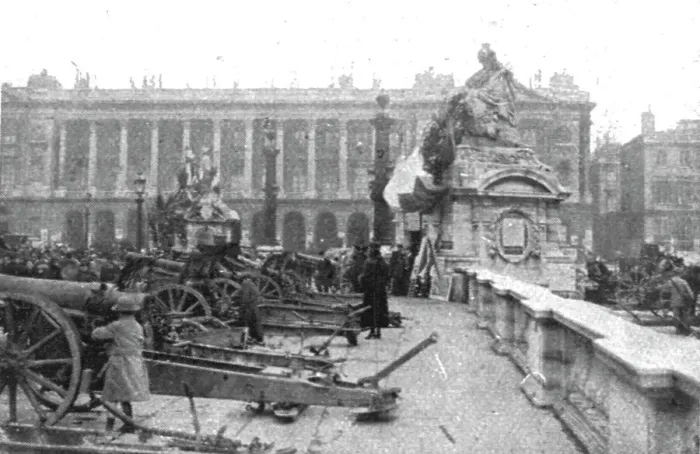 Framed Print : Les Heures Triomphales: La premiere fete, le 20 octobre 1918; les statues de Strasbourg... 1918. Creator: Unknown Framed Print : Les Heures Triomphales: La premiere fete, le 20 octobre 1918; les statues de Strasbourg... 1918. Creator: Unknown