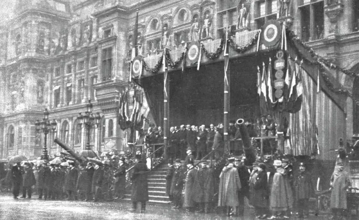 Framed Print : Les Heures Triomphales: La premiere fete, le 20 octobre 1918; devant l'Hotel de Ville de... 1918. Creator: Unknown Framed Print : Les Heures Triomphales: La premiere fete, le 20 octobre 1918; devant l'Hotel de Ville de... 1918. Creator: Unknown