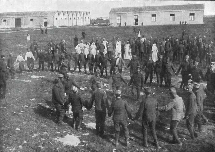 Framed Print : Les hotes de la Tunisie; contingents Serbes et prisonniers allemands : les jeunes soldats... 1916. Creator: Combarel