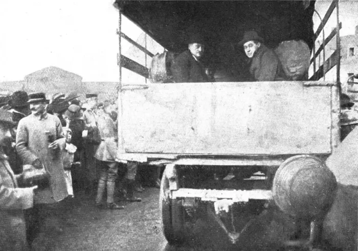 Framed Print : Les Indesirables; Un depart en camion automobile d'Allemands immigres en Alsace et renvoyes...1918 Creator: Unknown Framed Print : Les Indesirables; Un depart en camion automobile d'Allemands immigres en Alsace et renvoyes...1918 Creator: Unknown