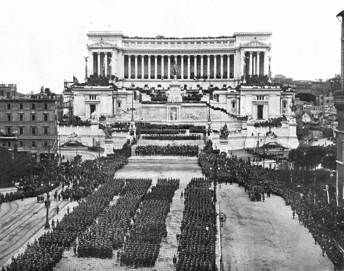 Framed Print : Les journees de la victoire a Rome; les troupes italiennes massees au pied du monument... 1920. Creator: D Anderson. Les journees de la victoire a Rome; les troupes italiennes massees au pied du monument... 1920 Framed Print : Les journees de la victoire a Rome; les troupes italiennes massees au pied du monument... 1920. Creator: D Anderson. Les journees de la victoire a Rome; les troupes italiennes massees au pied du monument... 1920