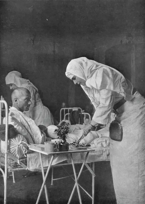 Framed Print : Les revers Roumains ; au Palais Royal de Bucarest, transforme en ambulance: la reine Marie au cheve Creator: Unknown Framed Print : Les revers Roumains ; au Palais Royal de Bucarest, transforme en ambulance: la reine Marie au cheve Creator: Unknown