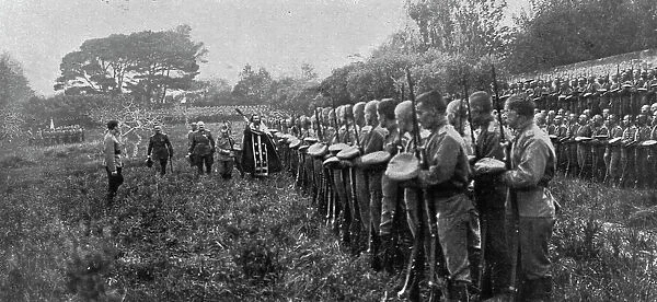 Les Russes en France; au camp Mirabeau, pres de Marseille : la benediction des soldats... 1916. Creator: Unknown