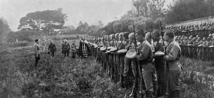 Framed Print : Les Russes en France; au camp Mirabeau, pres de Marseille : la benediction des soldats... 1916. Creator: Unknown Framed Print : Les Russes en France; au camp Mirabeau, pres de Marseille : la benediction des soldats... 1916. Creator: Unknown