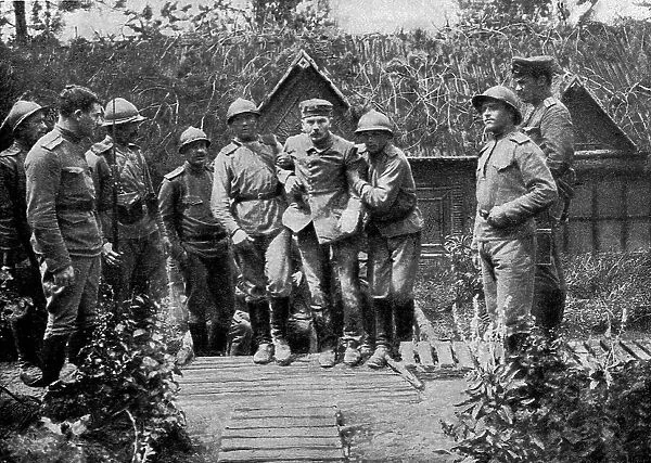 Les russes en France; Un prisonnier allemand blesse, au camp russe, 1916. Creator: Unknown