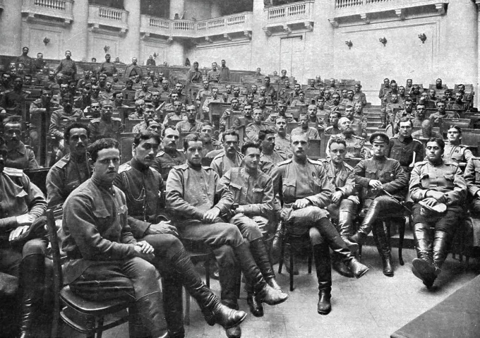 Framed Print : Les Soubresauts de la Russie; Au palais de Tauride: une séance du Congres des delegues... 1917. Creator: Unknown Framed Print : Les Soubresauts de la Russie; Au palais de Tauride: une séance du Congres des delegues... 1917. Creator: Unknown
