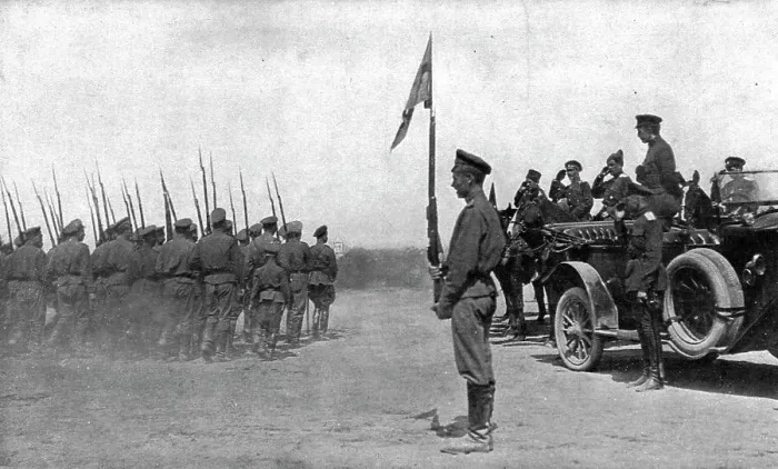 Framed Print : Les Soubresauts de la Russie; Avant l'offensive russe de juillet 1917: des troupes defilent...1917. Creator: Unknown Framed Print : Les Soubresauts de la Russie; Avant l'offensive russe de juillet 1917: des troupes defilent...1917. Creator: Unknown