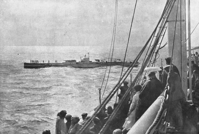 Framed Print : Les sous-marins allemands contre les neutres; Arraisonnement, par un sous-marin... 1918. Creator: Unknown Framed Print : Les sous-marins allemands contre les neutres; Arraisonnement, par un sous-marin... 1918. Creator: Unknown