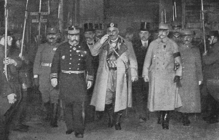 Framed Print : Les souverains de Montenegro a Lyon; la reine Milena, accompagnee par le prince...1916. Creator: Unknown Framed Print : Les souverains de Montenegro a Lyon; la reine Milena, accompagnee par le prince...1916. Creator: Unknown