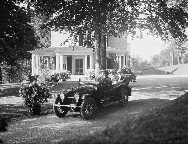Leslie, Margeurite, and friends, in automobile, 1917 Aug. 18. Creator: Arnold Genthe
