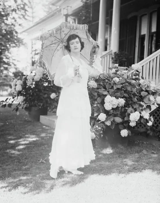 Framed Print : Leslie, Margeurite, standing outdoors, 1917 Aug. 18. Creator: Arnold Genthe Framed Print : Leslie, Margeurite, standing outdoors, 1917 Aug. 18. Creator: Arnold Genthe