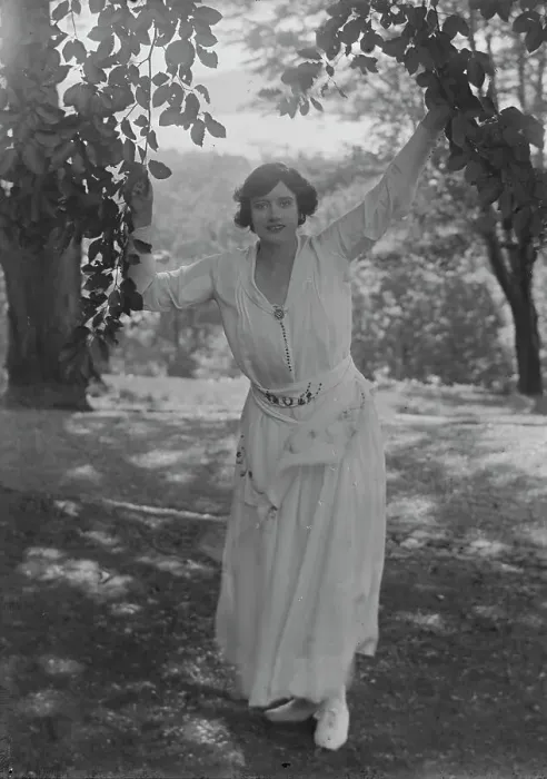 Framed Print : Leslie, Margeurite, standing outdoors, 1917 Aug. 18. Creator: Arnold Genthe Framed Print : Leslie, Margeurite, standing outdoors, 1917 Aug. 18. Creator: Arnold Genthe