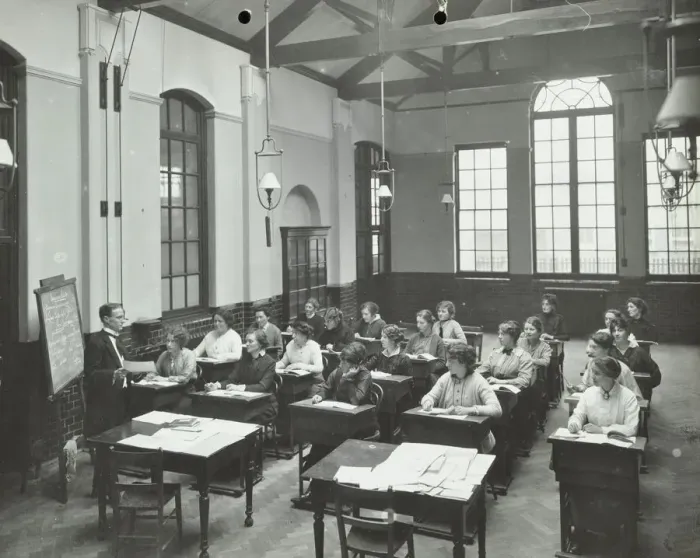 Framed Print : A lesson at the Fulham Girl Clerks Training School, Fulham, London, 1915 Framed Print : A lesson at the Fulham Girl Clerks Training School, Fulham, London, 1915