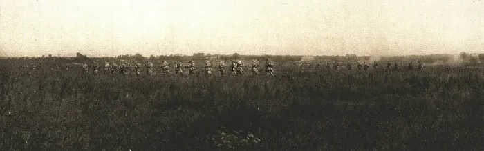 Framed Print : A l'est de Montdidier; progression d'un bataillon vers Fescamps, le 10 aout 1918... 1918. Creator: Unknown Framed Print : A l'est de Montdidier; progression d'un bataillon vers Fescamps, le 10 aout 1918... 1918. Creator: Unknown