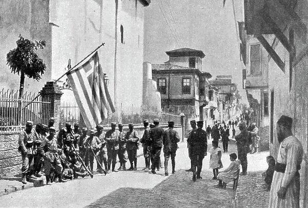 'L'etat de siege a Salonique; Poste de soldats francais dans une rue de Salonique, 1916. Creator: Unknown