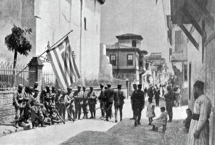 Framed Print : L'etat de siege a Salonique; Poste de soldats francais dans une rue de Salonique, 1916. Creator: Unknown Framed Print : L'etat de siege a Salonique; Poste de soldats francais dans une rue de Salonique, 1916. Creator: Unknown