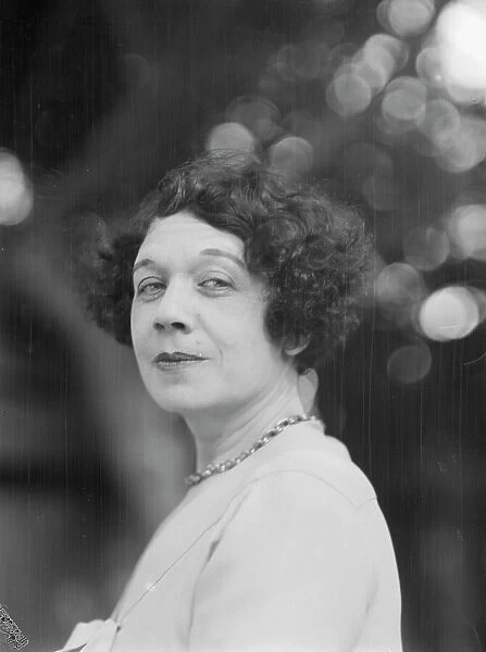 Levy, Folly, Miss, portrait photograph, 1927 Creator: Arnold Genthe