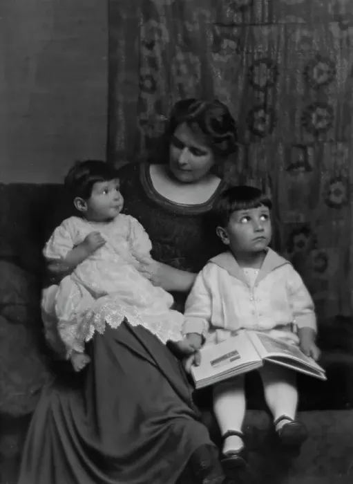 Framed Print : Lewis, Clarence, Mrs. and children, portrait photograph, 1915. Creator: Arnold Genthe Framed Print : Lewis, Clarence, Mrs. and children, portrait photograph, 1915. Creator: Arnold Genthe
