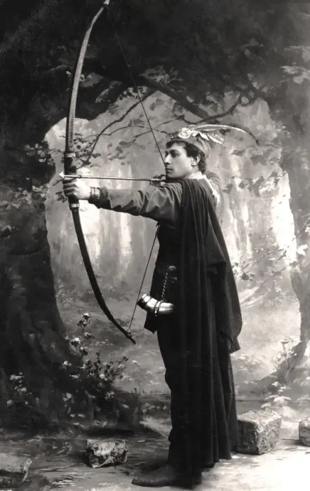 Framed Print : Lewis Waller (1860-1915), English actor, 1907. Artist: Foulsham and Banfield Framed Print : Lewis Waller (1860-1915), English actor, 1907. Artist: Foulsham and Banfield