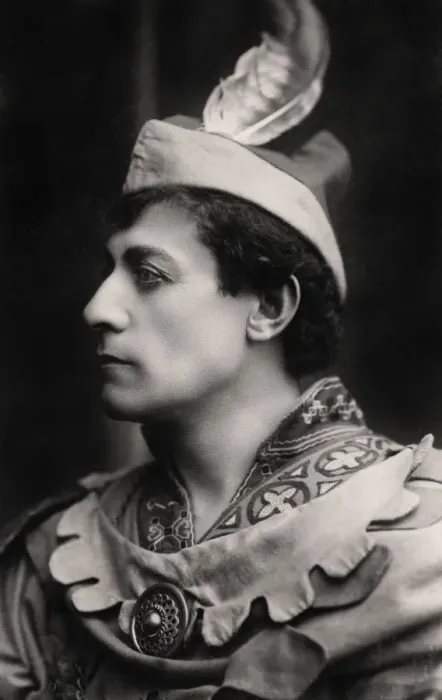 Framed Print : Lewis Waller (1860-1915), English actor and theatre manager, 1906. Artist: Foulsham and Banfield Framed Print : Lewis Waller (1860-1915), English actor and theatre manager, 1906. Artist: Foulsham and Banfield