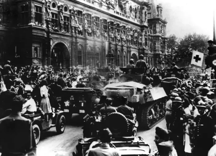 Framed Print : Liberation of Paris, 25 August 1944 Framed Print : Liberation of Paris, 25 August 1944