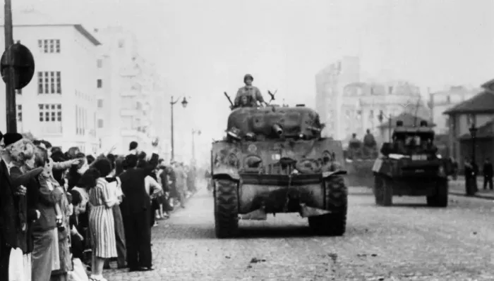 Framed Print : The liberation of Paris, August 1944 Framed Print : The liberation of Paris, August 1944