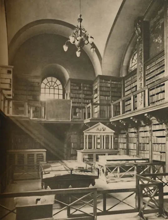 Framed Print : Library of St. Pauls Cathedral Up In The Western Transept, c1935. Creator: Unknown Framed Print : Library of St. Pauls Cathedral Up In The Western Transept, c1935. Creator: Unknown