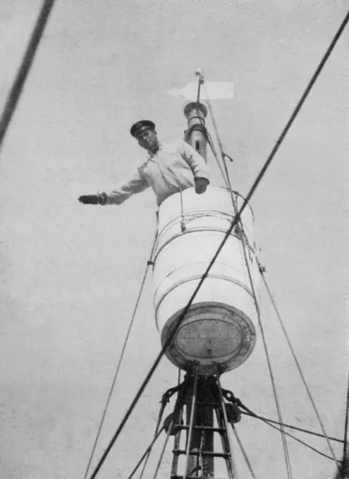 Framed Print : Lieutenant Evans in the Crows Nest, c1910-1913, (1913). Artist: Herbert Ponting Framed Print : Lieutenant Evans in the Crows Nest, c1910-1913, (1913). Artist: Herbert Ponting