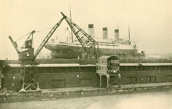 Lifitng a Majestic (56, 551 Tons) in the Floating Dock at Southampton, c1930